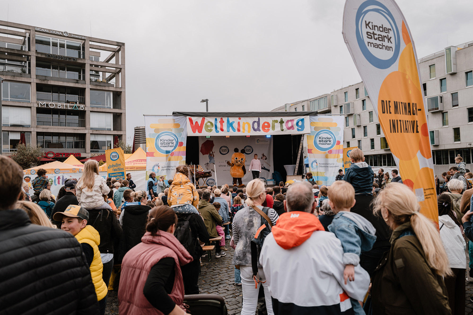 Weltkindertag in Köln Bühne am Schokoladenmusem